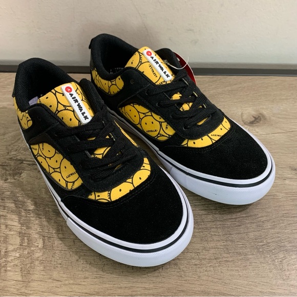 NEW! Boy's AIRWALK Huntington SMILEY FACE Skateboard SNEAKERS Athletic SHOES 4 - Picture 1 of 6